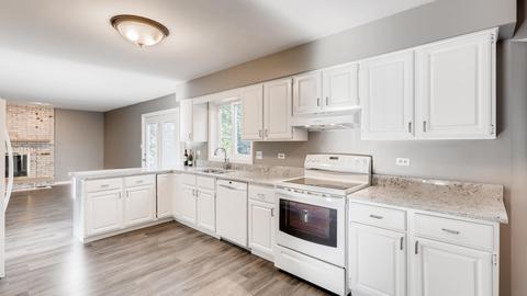 660 Crest Dr, Cary, IL 60013 photo 8