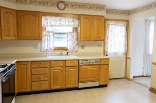 610 Springhill Dr, Roselle, IL 60172 photo 3