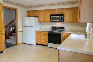 610 Springhill Dr, Roselle, IL 60172 photo 4