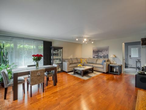 320 S Maple St, Mount Prospect, IL 60056 photo 2