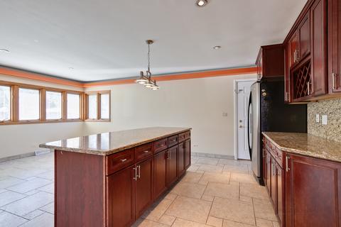 1422 Emmerson Ln, Mount Prospect, IL 60056 photo 3