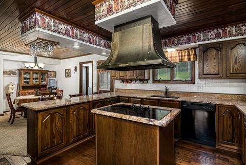 8155 Round Table Ln, Roscoe, IL 61073 photo 4