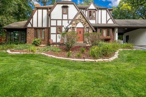 8155 Round Table Ln, Roscoe, IL 61073 photo 2