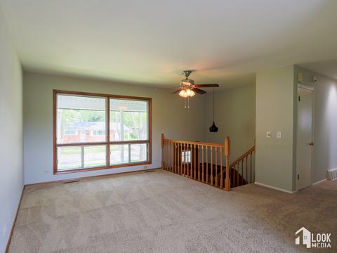 397 Thelma Ct, Wheeling, IL 60090 photo 5