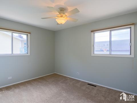 397 Thelma Ct, Wheeling, IL 60090 photo 11