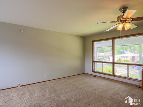 397 Thelma Ct, Wheeling, IL 60090 photo 4