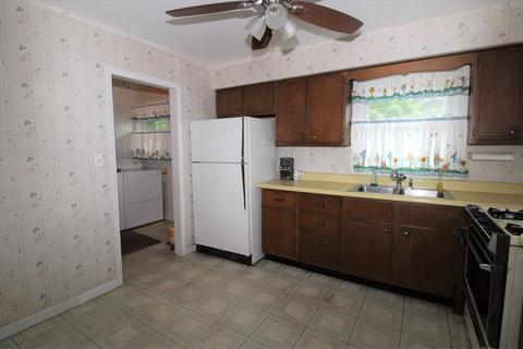 2484 Rusty Dr, Des Plaines, IL 60018 photo 4