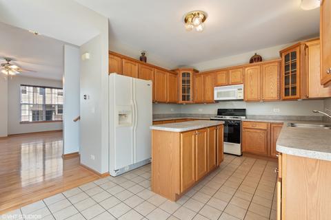 508 Declaration Ln, Aurora, IL 60502 photo 4