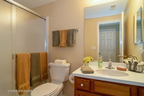 5852 Leeds Rd, Hoffman Estates, IL 60192 photo 14