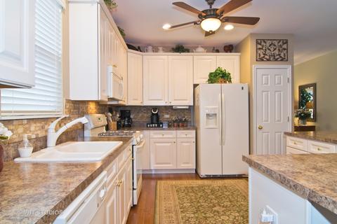 5852 Leeds Rd, Hoffman Estates, IL 60192 photo 5