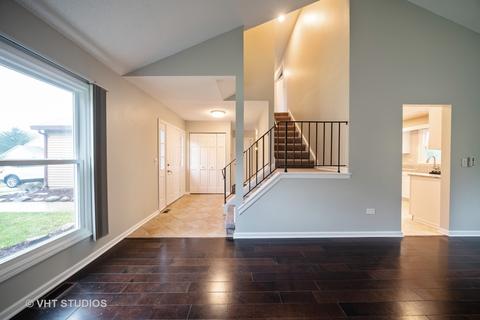 2106 Appaloosa Ct E, Wheaton, IL 60189 photo 4