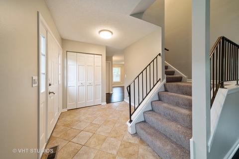 2106 Appaloosa Ct E, Wheaton, IL 60189 photo 3