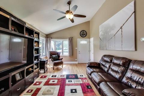 620 N Pine St, Mount Prospect, IL 60056 photo 3