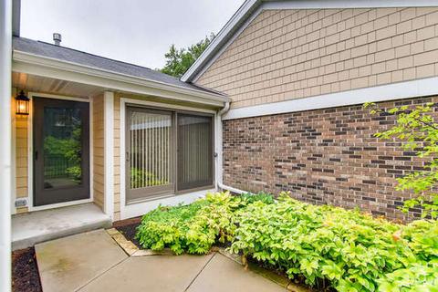 2092 Creekside Dr, Wheaton, IL 60189 photo 3