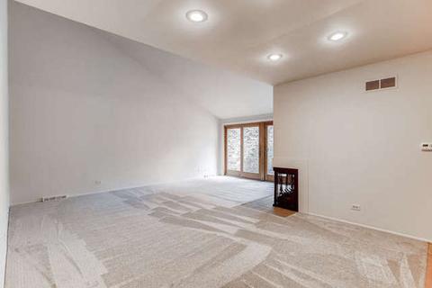 2092 Creekside Dr, Wheaton, IL 60189 photo 4