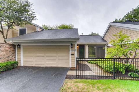 2092 Creekside Dr, Wheaton, IL 60189 photo 1