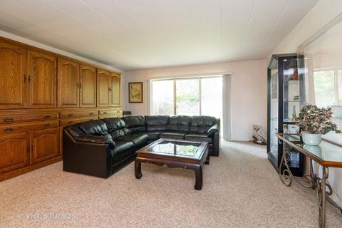 200 Deborah Ln #8A, Wheeling, IL 60090 photo 3