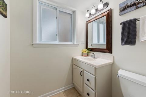 245 Denver Dr, Des Plaines, IL 60018 photo 16