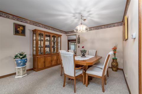 885 Hunter Dr, Roselle, IL 60172 photo 6