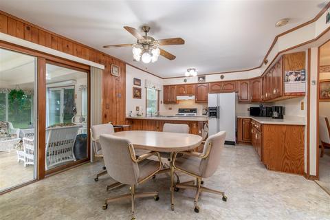 885 Hunter Dr, Roselle, IL 60172 photo 8