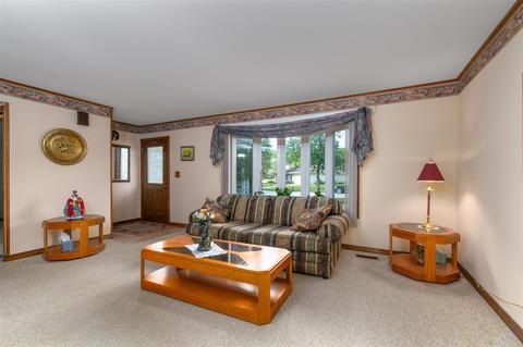 885 Hunter Dr, Roselle, IL 60172 photo 5
