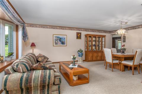 885 Hunter Dr, Roselle, IL 60172 photo 4