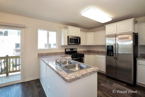 1807 Ruby Dr, Pingree Grove, IL 60140 photo 2