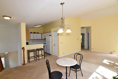 625 Cobblestone Ct, Elgin, IL 60120 photo 5