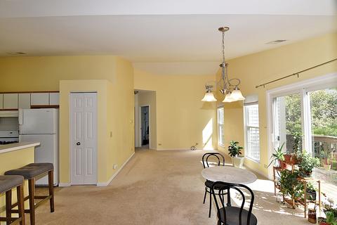 625 Cobblestone Ct, Elgin, IL 60120 photo 3