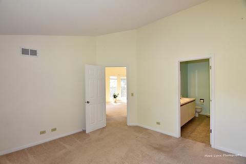 625 Cobblestone Ct, Elgin, IL 60120 photo 9