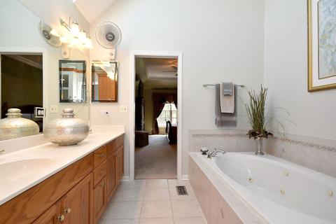 230 Hawk Hollow Dr, Bartlett, IL 60103 photo 30