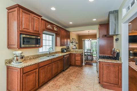 661 Dogleg Ln, Bartlett, IL 60103 photo 8