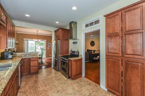661 Dogleg Ln, Bartlett, IL 60103 photo 9
