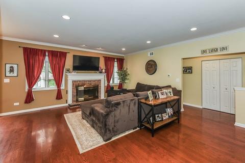 661 Dogleg Ln, Bartlett, IL 60103 photo 2