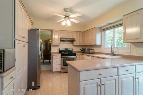 329 E Beech Dr, Schaumburg, IL 60193 photo 3