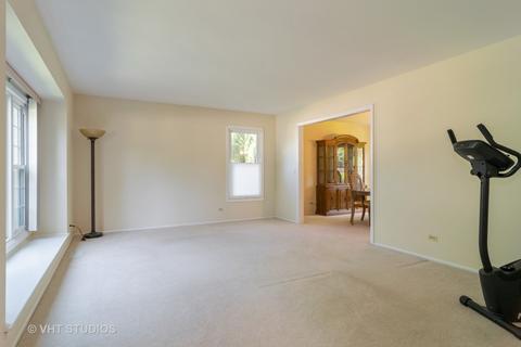 329 E Beech Dr, Schaumburg, IL 60193 photo 2