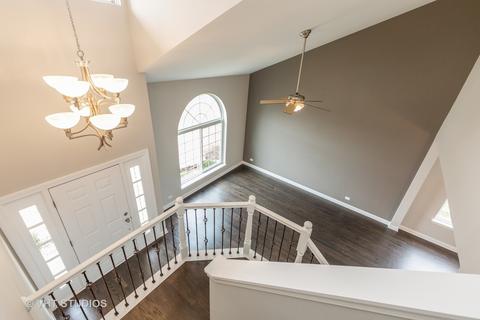 525 Rose Ln, Bartlett, IL 60103 photo 2