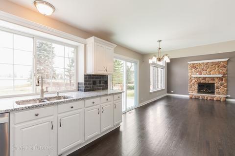 525 Rose Ln, Bartlett, IL 60103 photo 9