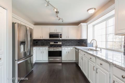 525 Rose Ln, Bartlett, IL 60103 photo 8