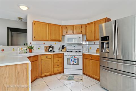 490 Harvard Ln, Bartlett, IL 60103 photo 4