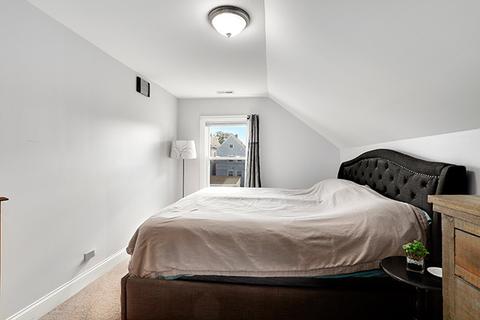 2923 N Gresham Ave, Chicago, IL 60618 photo 8