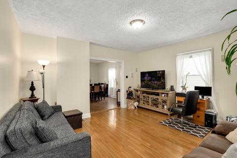 2923 N Gresham Ave, Chicago, IL 60618 photo 2
