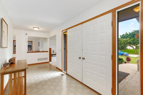 1201 Lynnfield Ln, Bartlett, IL 60103 photo 4