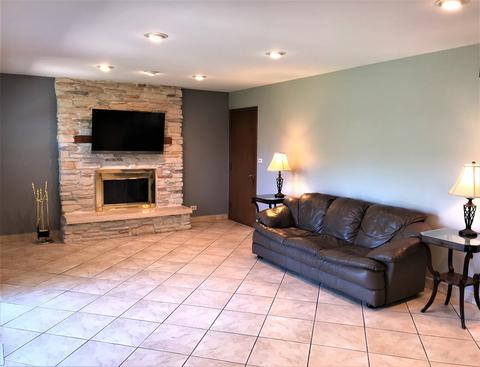 1810 E Aztec Ln, Mount Prospect, IL 60056 photo 5