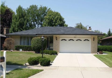 1810 E Aztec Ln, Mount Prospect, IL 60056 photo 1
