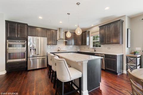 580 Amy Ln, Wheaton, IL 60187 photo 4