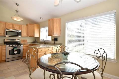 461 Harvard Ln, Bartlett, IL 60103 photo 9