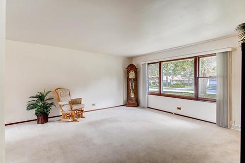 300 Pinecroft Dr, Roselle, IL 60172 photo 7