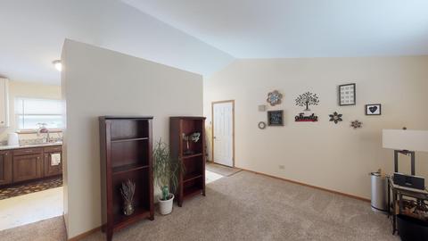 410 Monroe Ave, Ingleside, IL 60041 photo 3