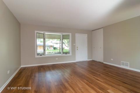 465 Aberdeen St, Hoffman Estates, IL 60169 photo 2